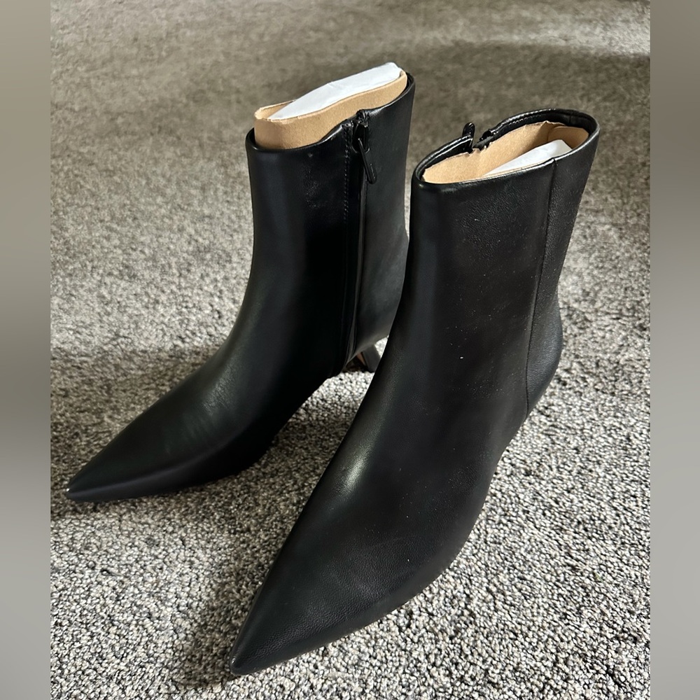 Vince Billy Pointed Toe Mid Heel Ankle Booties Womans 8M New Leather Inside Zip